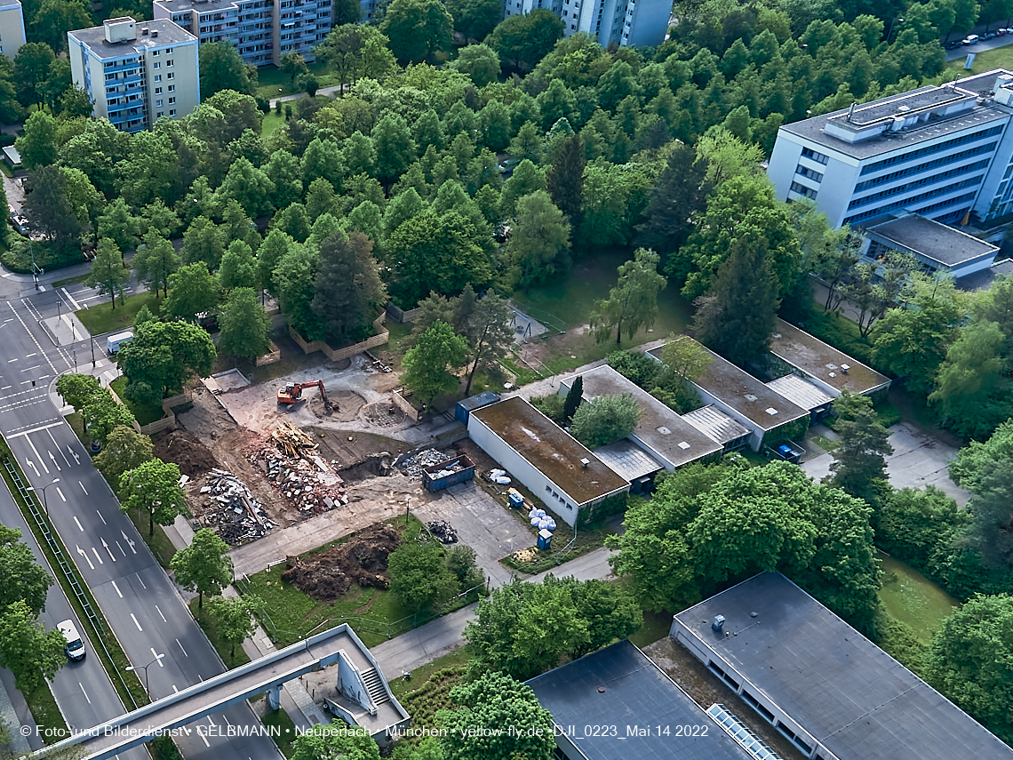 14.05.2022 - Luftbilder von der Baustelle Haus für Kinder in Neuperlach